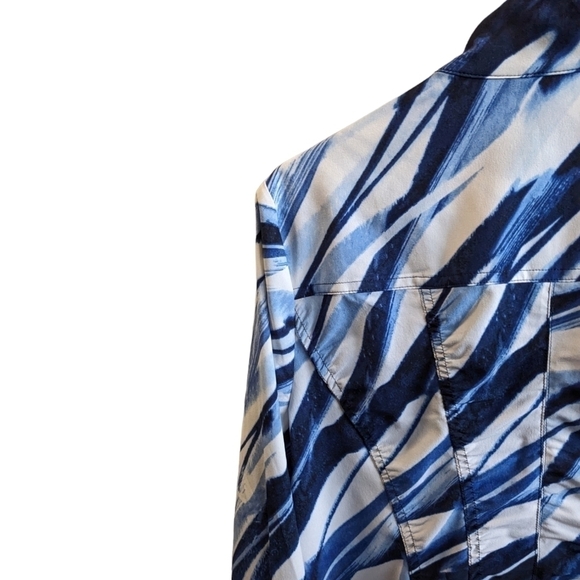 Chico Zenergy jacket size 1 or regular med. Blue and white abstract pattern - Picture 5 of 6